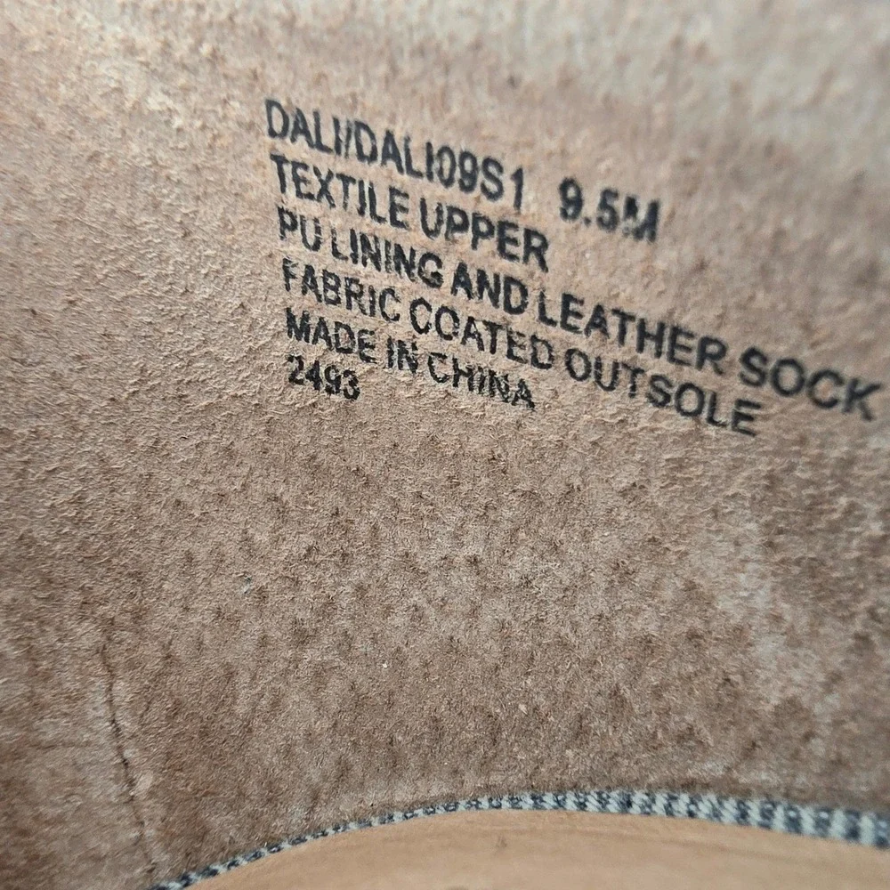 Steve Madden Size 9.5 Dalidal Denim Studded Buckle Pointed Toe Heels, New in Box - Picture 5 of 8